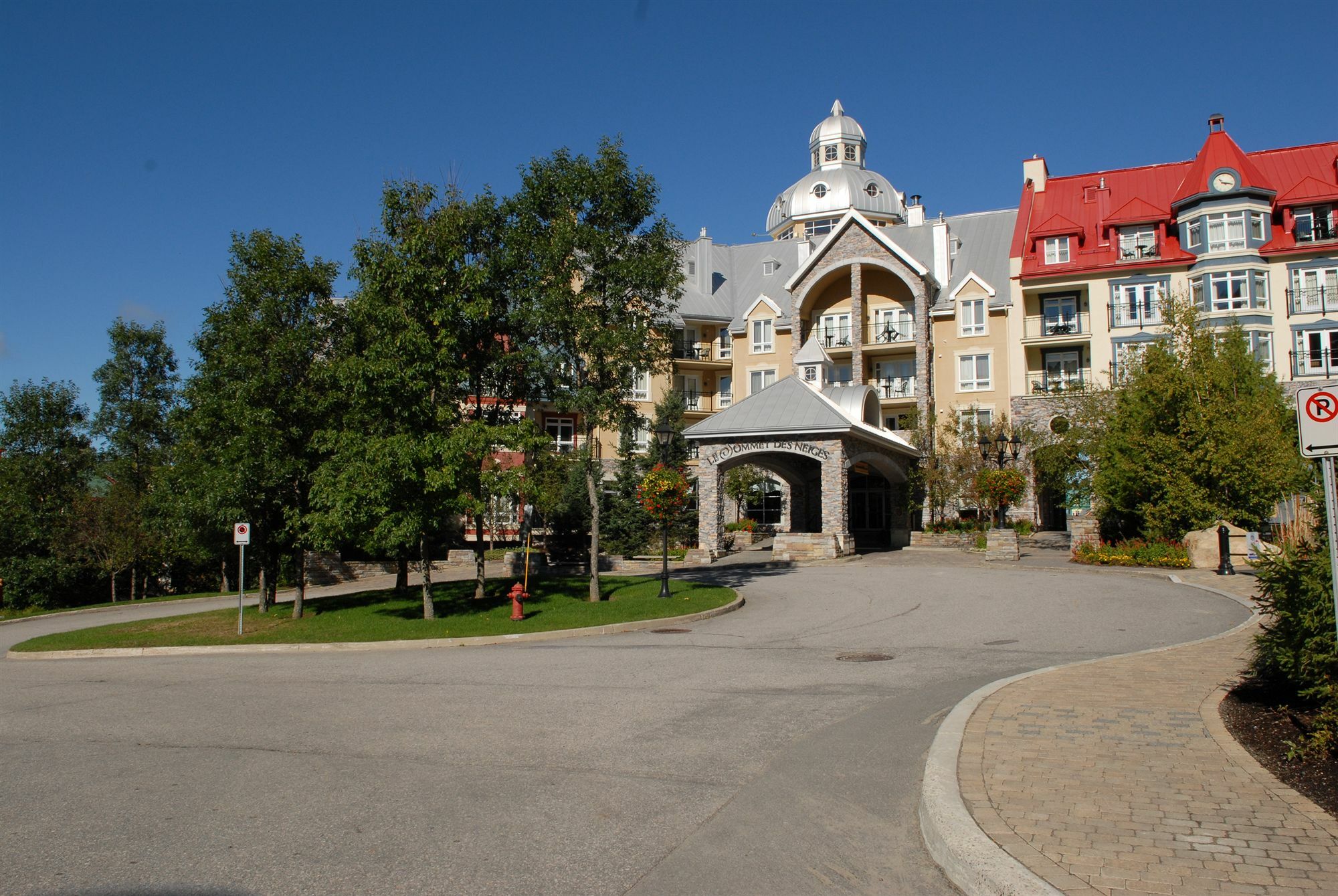 Sommet Des Neiges Hotel Mont-Tremblant Exterior photo